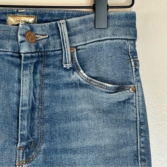 🩵MOTHER Denim High Waisted Looker Ankle Fray Hem Jean in Shoot to Thrill 23 - Picture 6 of 16